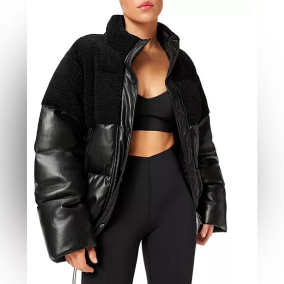 Good American Sherpa Mix Cocoon Puffer
Jacket Black size 3 / Large
NWT - Picture 1 of 8